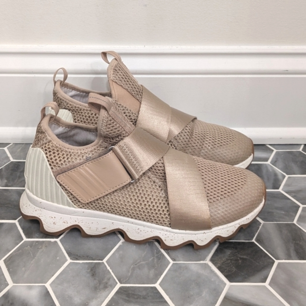 Sorel Kinetic Sneakers In Natural Tan